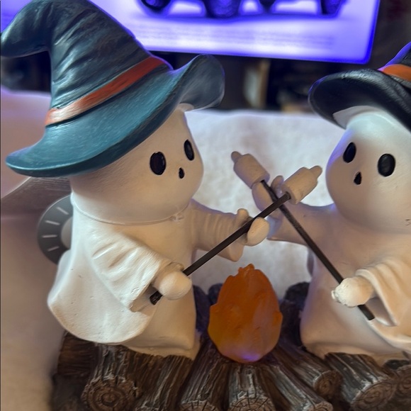 Goulish campfire ghost Halloween decor - Picture 3 of 14